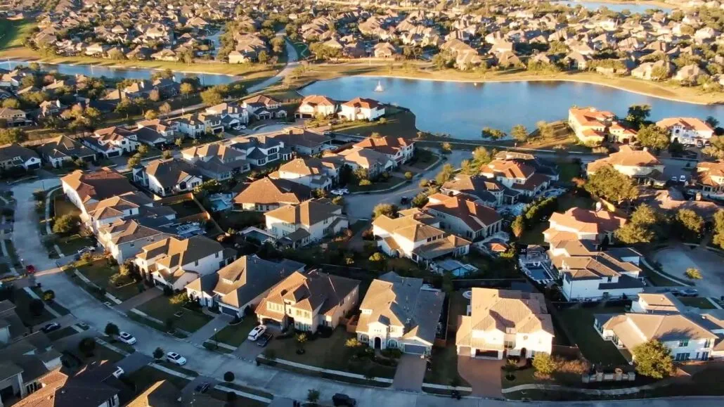 Tuscan Lakes Community Association houses